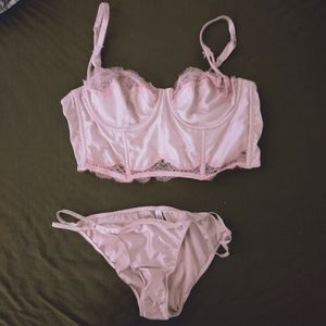 NWOT Victoria's Secret bra and panty set